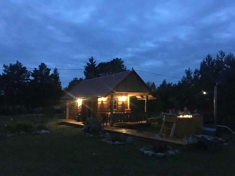 Maenniste Holiday Home Hiievalja Eksteriør billede
